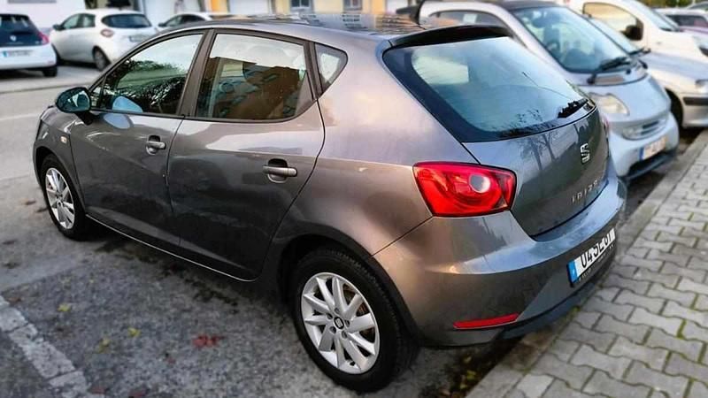 Usado Seat Ibiza 75 HP (55 kW) 2016 Cinzento Citadino