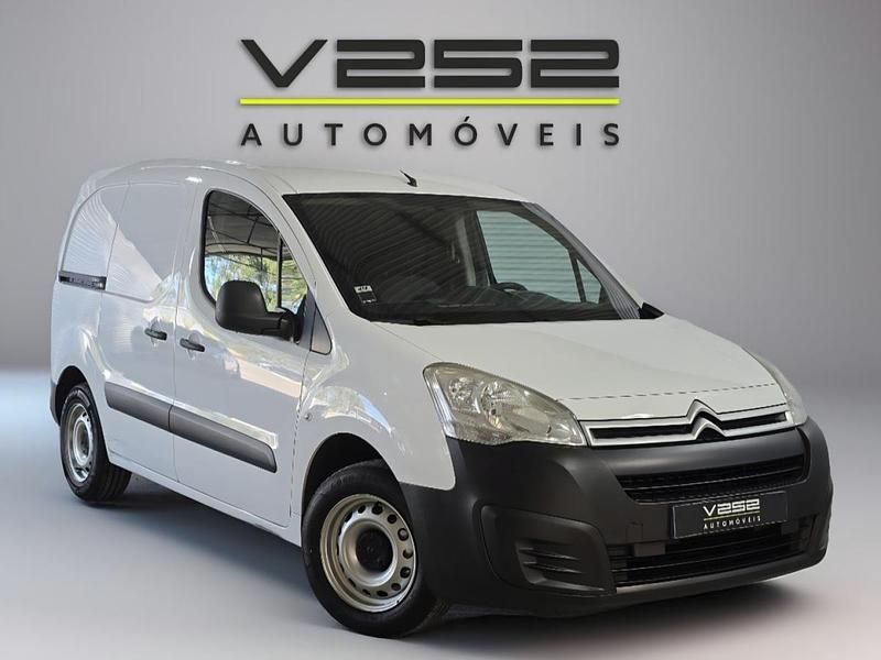 Branco Usado 2017 Citroën Berlingo Monovolume | € 9.950 (Preço justo) - Imagem 1/4