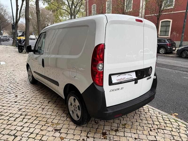 Usado Fiat Doblò 105 HP (77 kW) 2022 Branco Monovolume