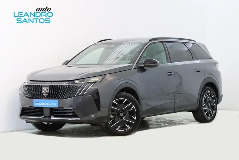 Usado Peugeot 5008 145 HP (106 kW) 2025 Cinzento SUV
