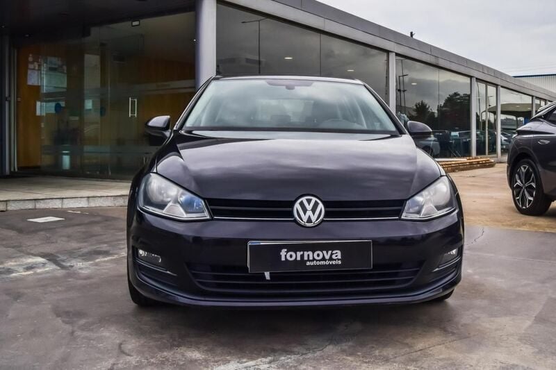 Preto Usado 2014 VW Golf VII Trendline Citadino | € 12.900 (Preço justo) - Imagem 1/4
