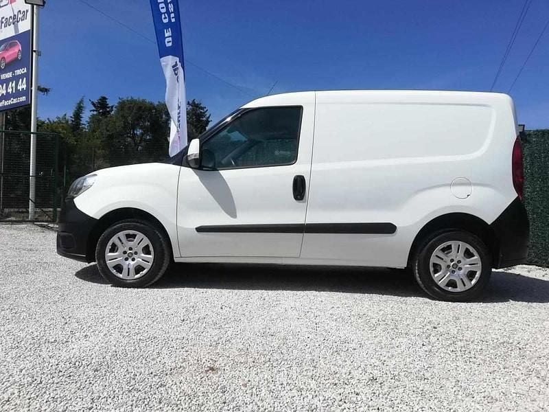 Usado Fiat Doblò 95 HP (69 kW) 2021 Branco Monovolume