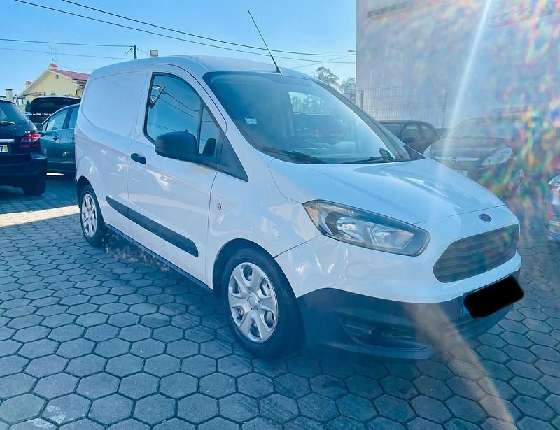 Usado Ford Courier Trend 75 HP (55 kW) 2016 Branco Monovolume