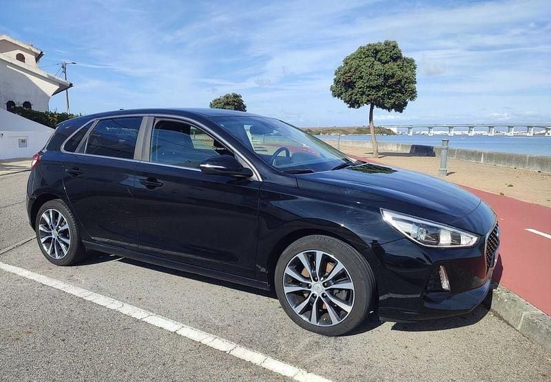 Usado 2017 Hyundai i30 Comfort Sedan | € 12.500 (Preço justo) - Imagem 1/4