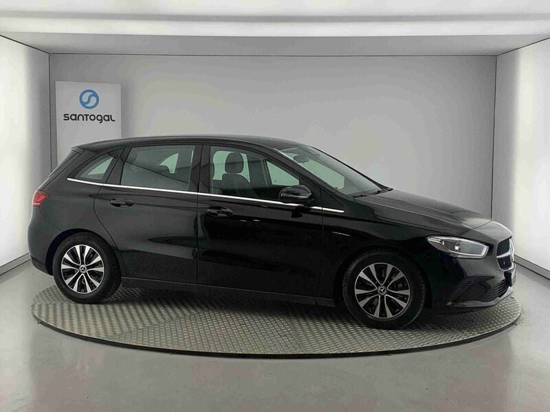 Preto Usado 2023 Mercedes B180 Monovolume | € 38.490 (Preço justo) - Imagem 1/4