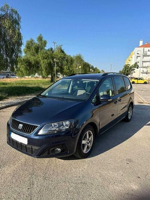 Azul Usado 2012 Seat Alhambra Ecomotive Monovolume | € 11.000 - Imagem 1/4