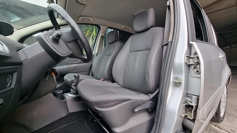 Usado Renault Modus 85 HP (62 kW) 2010 Cinzento Monovolume