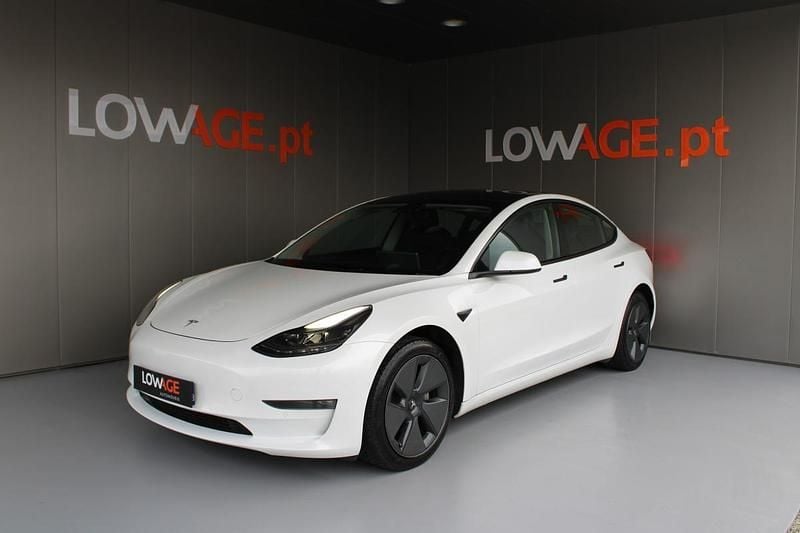 Branco Usado 2023 Tesla Model 3 Sedan | € 34.900 (Preço justo) - Imagem 1/4