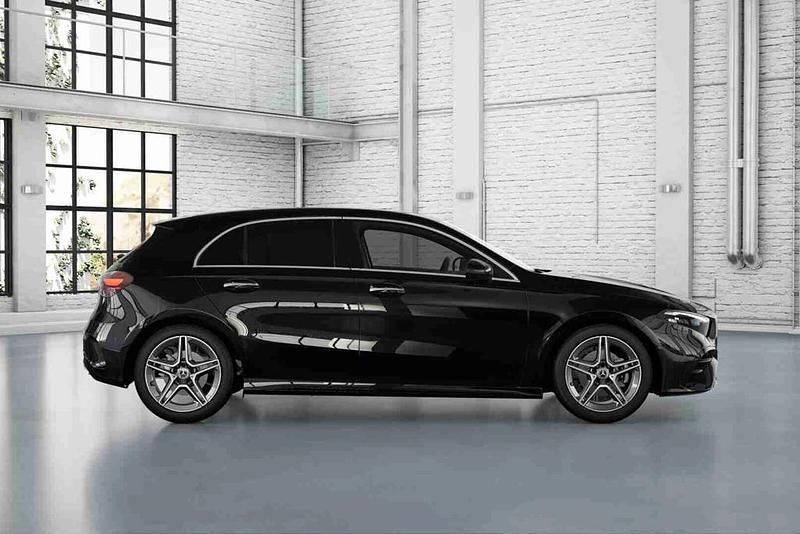 Preto Novo 2025 Mercedes A200 Citadino | € 48.840 - Imagem 1/4