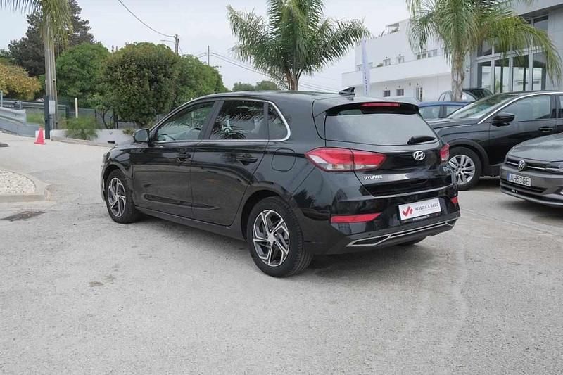 Usado Hyundai i30 120 HP (88 kW) 2022 Preto Citadino