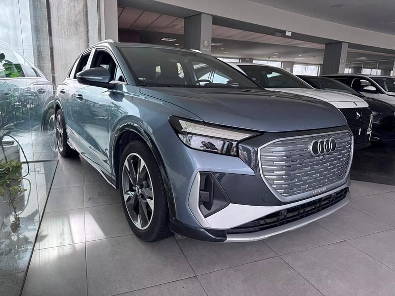 Usado Audi Q4 e-tron 125 kW (170 HP) 2022 Cinzento SUV