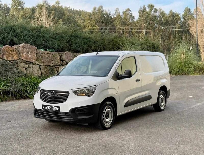 Branco Usado 2023 Opel Combo Monovolume | € 17.750 (Preço justo) - Imagem 1/4