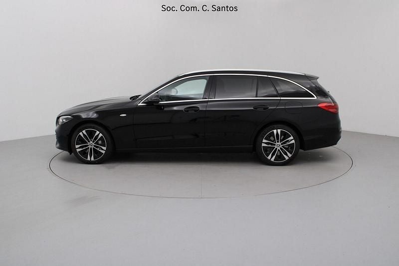 Usado Mercedes C300 Avantgarde 204 HP (150 kW) 2025 Preto Carrinha