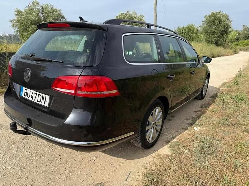 Usado VW Passat 105 HP (77 kW) 2011 Preto