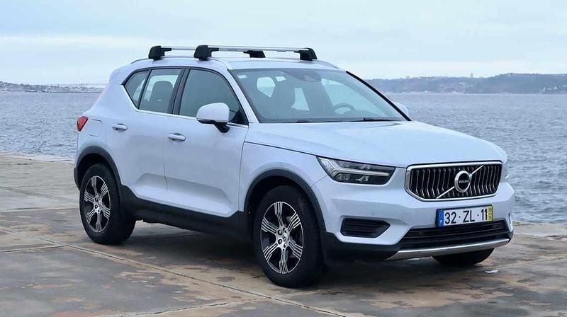 Cinzento Usado 2019 Volvo XC40 SUV | € 23.900 (Preço justo) - Imagem 1/4