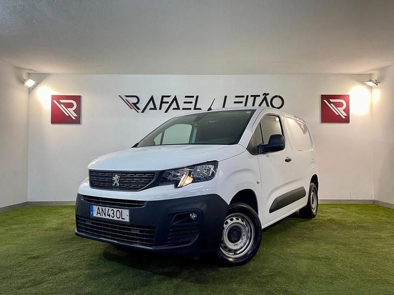 Branco Usado 2022 Peugeot Partner Monovolume | € 14.900 (Preço justo) - Imagem 1/4