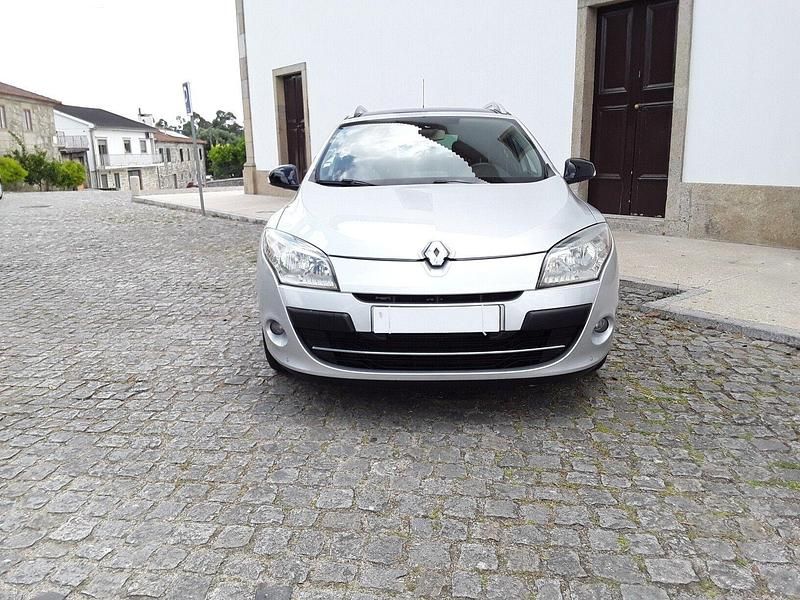 Usado Renault Mégane GrandTour Bose Edition 110 HP (80 kW) 2011 Cinza Carrinha