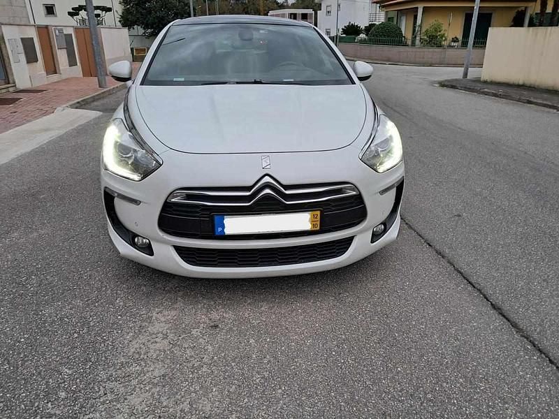 Usado Citroën DS5 111 HP (81 kW) 2016 Branco Citadino
