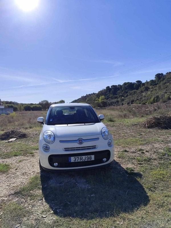 Branco Usado 2016 Fiat 500L Monovolume | € 11.000 (Preço justo) - Imagem 1/4