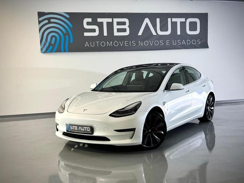 Branco Usado 2020 Tesla Model 3 Sedan | € 31.890 (Preço justo) - Imagem 1/4