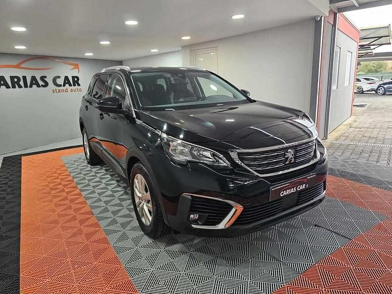 Usado Peugeot 5008 Allure 130 HP (95 kW) 2020 Preto Monovolume