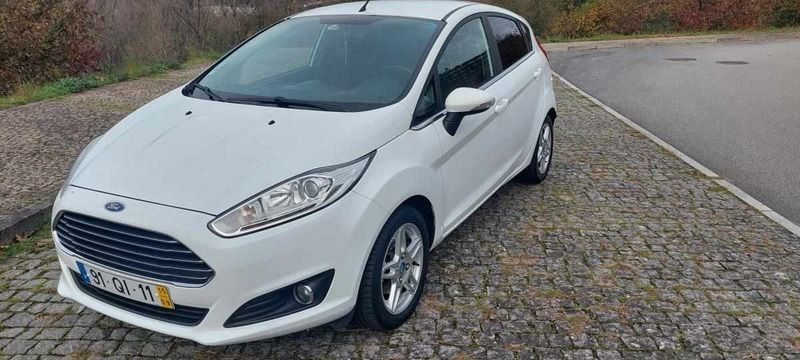 Branco Usado 2015 Ford Fiesta Citadino | € 9.200 (Preço justo) - Imagem 1/4