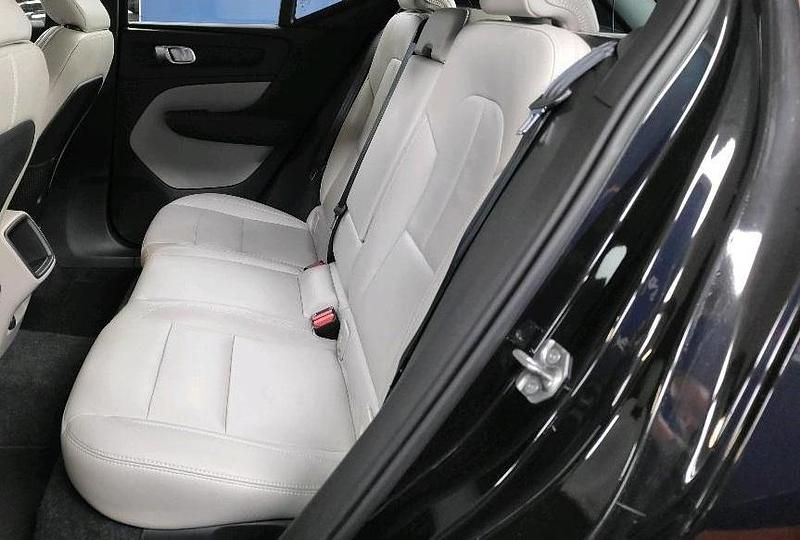 Usado Volvo XC40 Momentum 150 HP (110 kW) 2019 Preto SUV