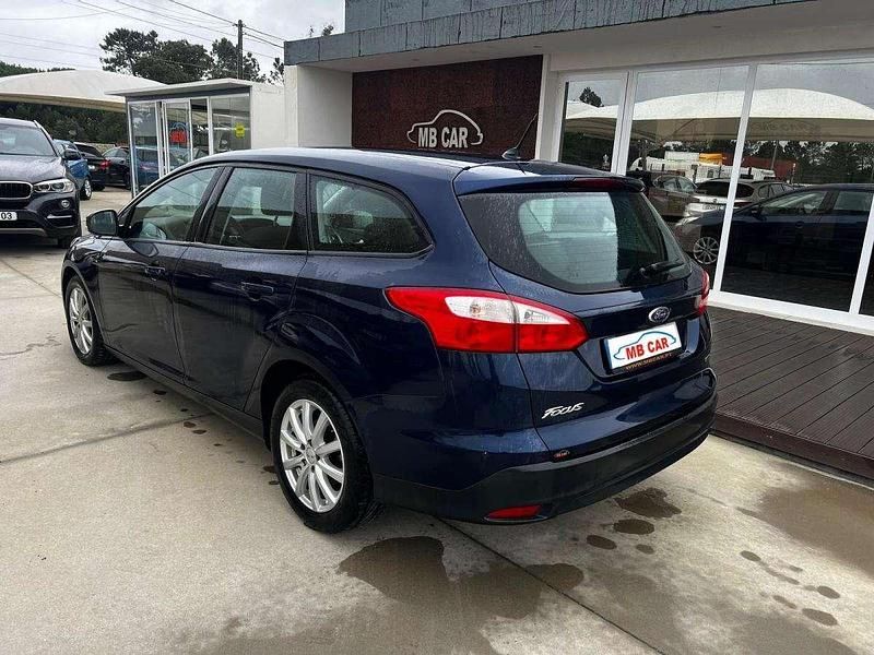 Usado Ford Focus 105 HP (77 kW) 2013 Azul