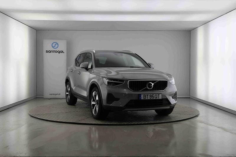 Usado Volvo XC40 Core 163 HP (119 kW) 2025 Cinzento SUV