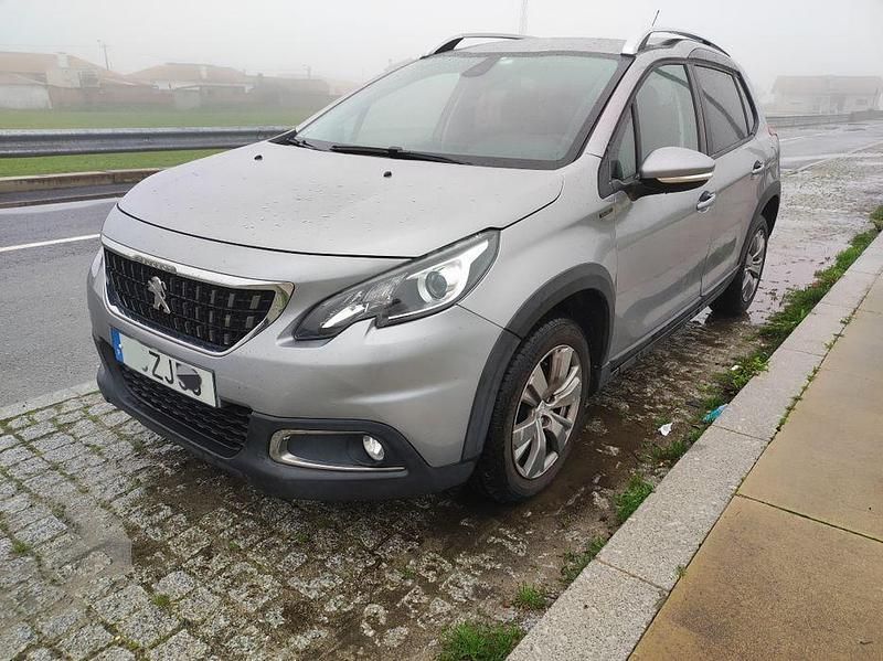 Usado Peugeot 2008 130 HP (95 kW) 2019 SUV