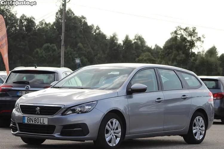 Cinza Usado 2019 Peugeot 308 Active Sedan | € 13.500 (Preço justo) - Imagem 1/1