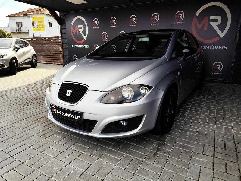 Usado Seat Leon 105 HP (77 kW) 2010 Cinzento Citadino