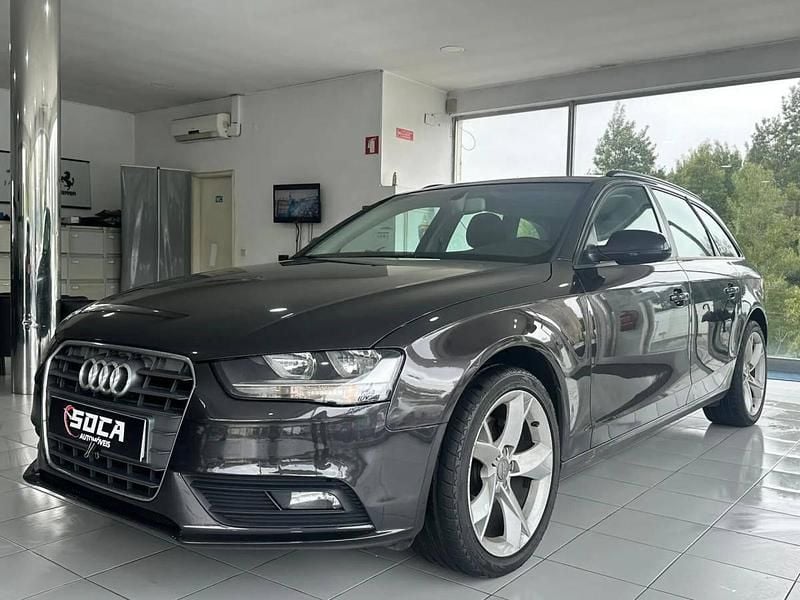 Usado Audi A4 120 HP (88 kW) 2013 Preto Carrinha