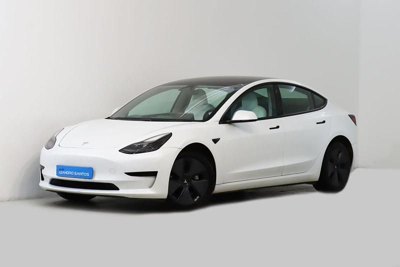 Branco Usado 2022 Tesla Model 3 Sedan | € 28.900 (Preço justo) - Imagem 1/2