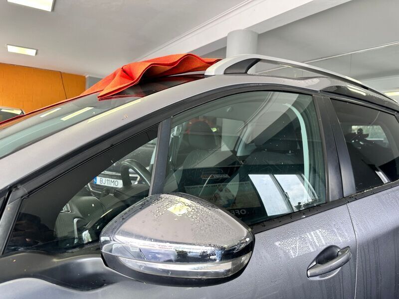 Usado Peugeot 2008 Style 82 HP (60 kW) 2018 Cinzento SUV
