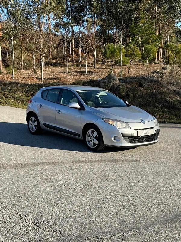 Usado Renault Mégane III 106 HP (77 kW) 2009 Cinzento Citadino