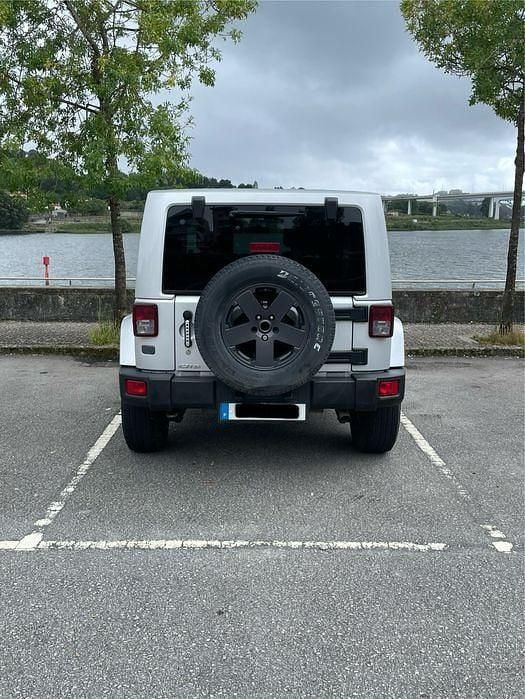 Usado Jeep Wrangler Sahara 200 HP (147 kW) 2011 SUV