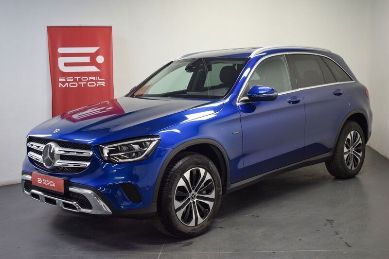 Azul Usado 2021 Mercedes GLC300 SUV | € 42.500 - Imagem 1/4