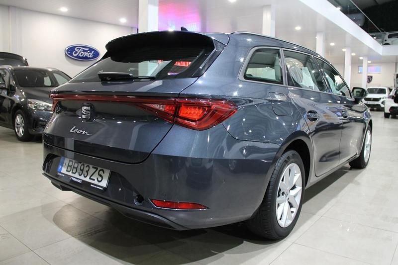 Usado Seat Leon ST 115 HP (84 kW) 2023 Antracite Carrinha