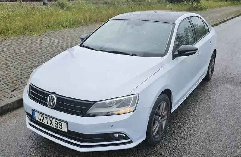 Cinzento Usado 2017 VW Jetta Sedan | € 9.990 - Imagem 1/4