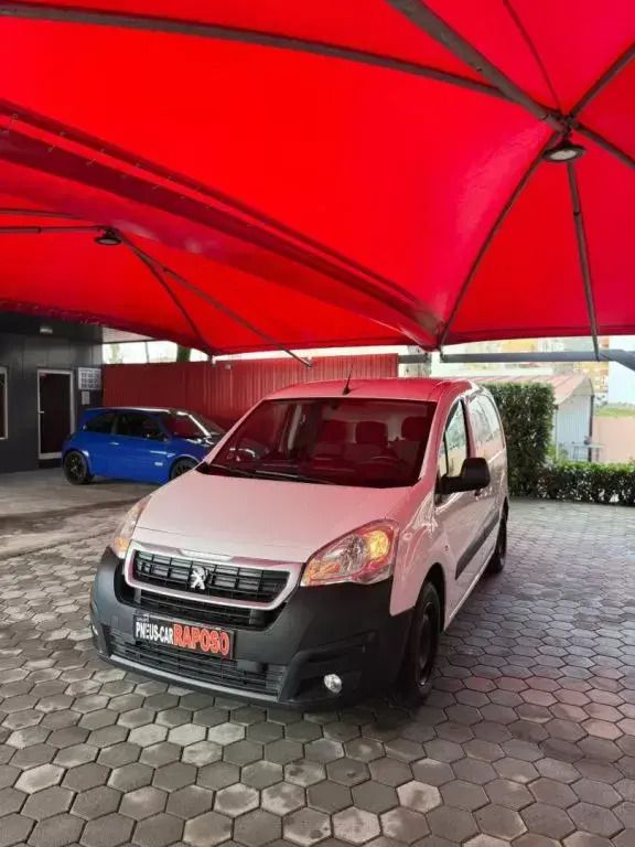 Branco Usado 2017 Peugeot Partner Monovolume | € 11.500 (Bom preço) - Imagem 1/4