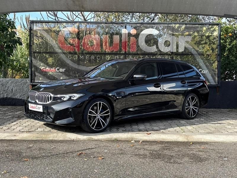Cinza Usado 2022 BMW 320 Performance Coupé | € 37.890 - Imagem 1/4