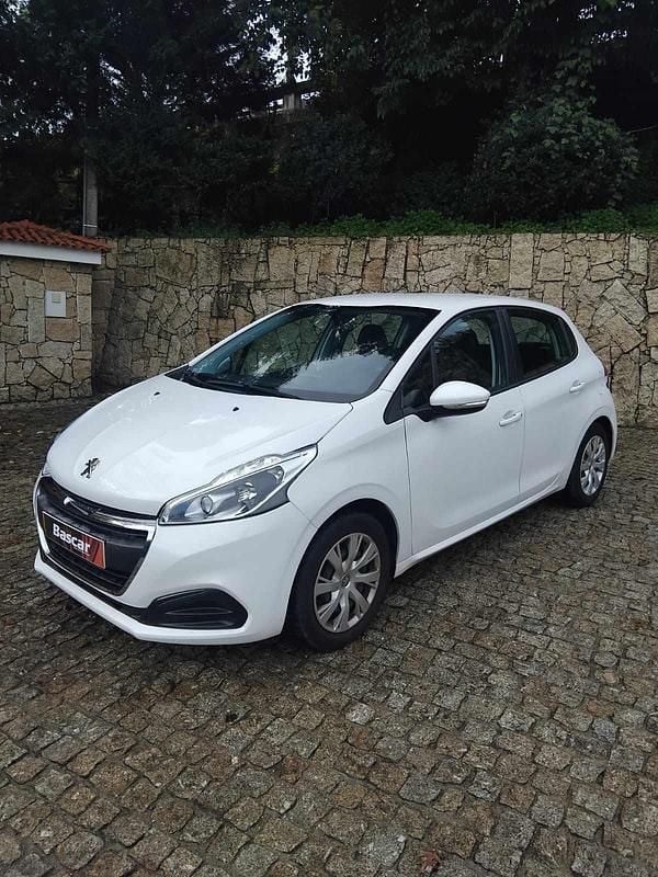 Branco Usado 2016 Peugeot 208 Citadino | € 7.990 (Preço justo) - Imagem 1/4