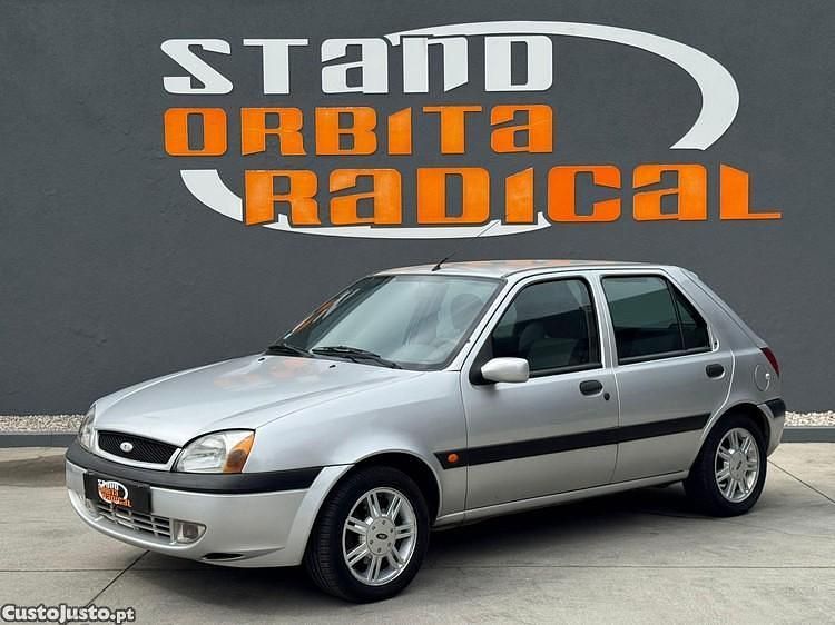 Usado Ford Fiesta Ambiente 75 HP (55 kW) 2001 Cinza Citadino