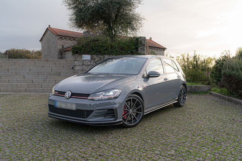 Cinzento Usado 2019 VW Golf VII | € 35.900 (Preço elevado) - Imagem 1/4