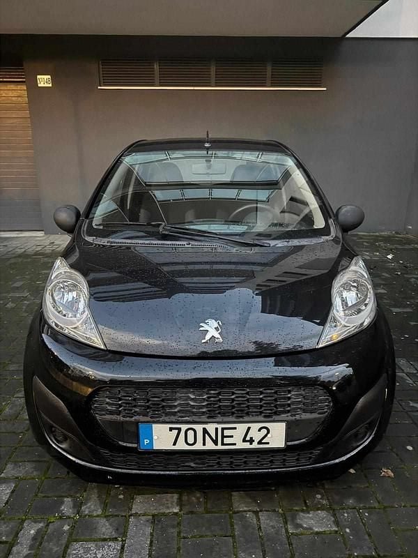 Preto Usado 2012 Peugeot 107 Citadino | € 3.650 (Preço justo) - Imagem 1/4