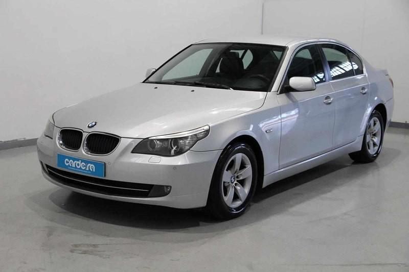 Cinzento Usado 2009 BMW 520 Sedan | € 9.990 (Preço justo) - Imagem 1/4