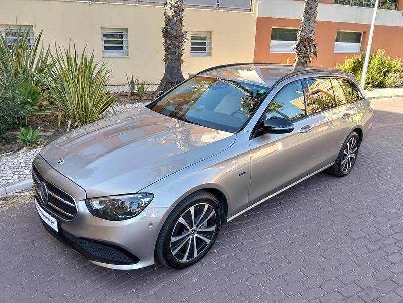 Cinzento Usado 2020 Mercedes E300 Carrinha | € 31.980 (Bom preço) - Imagem 1/4
