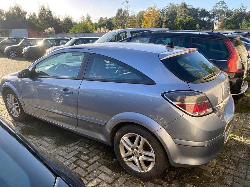 Usado Opel Astra GTC 90 HP (66 kW) 2006 Cinzento