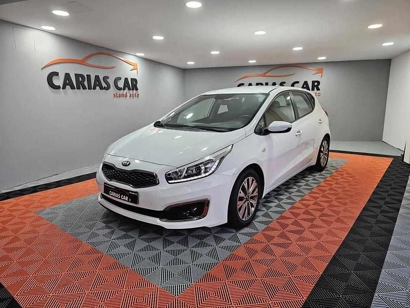 Branco Usado 2017 Kia Ceed EX | € 14.990 (Preço justo) - Imagem 1/4